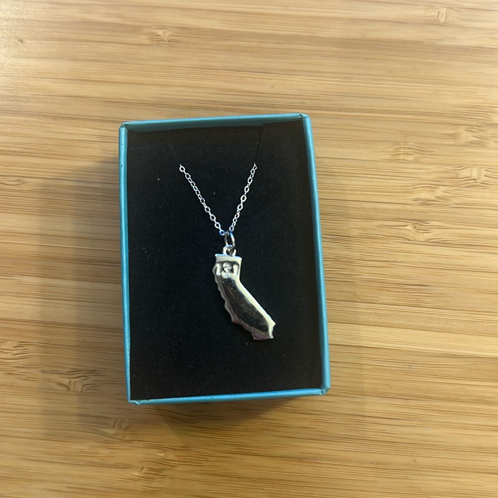 NIB Half Marathon 13.1 California sterling silver (925) necklace ~17in chain